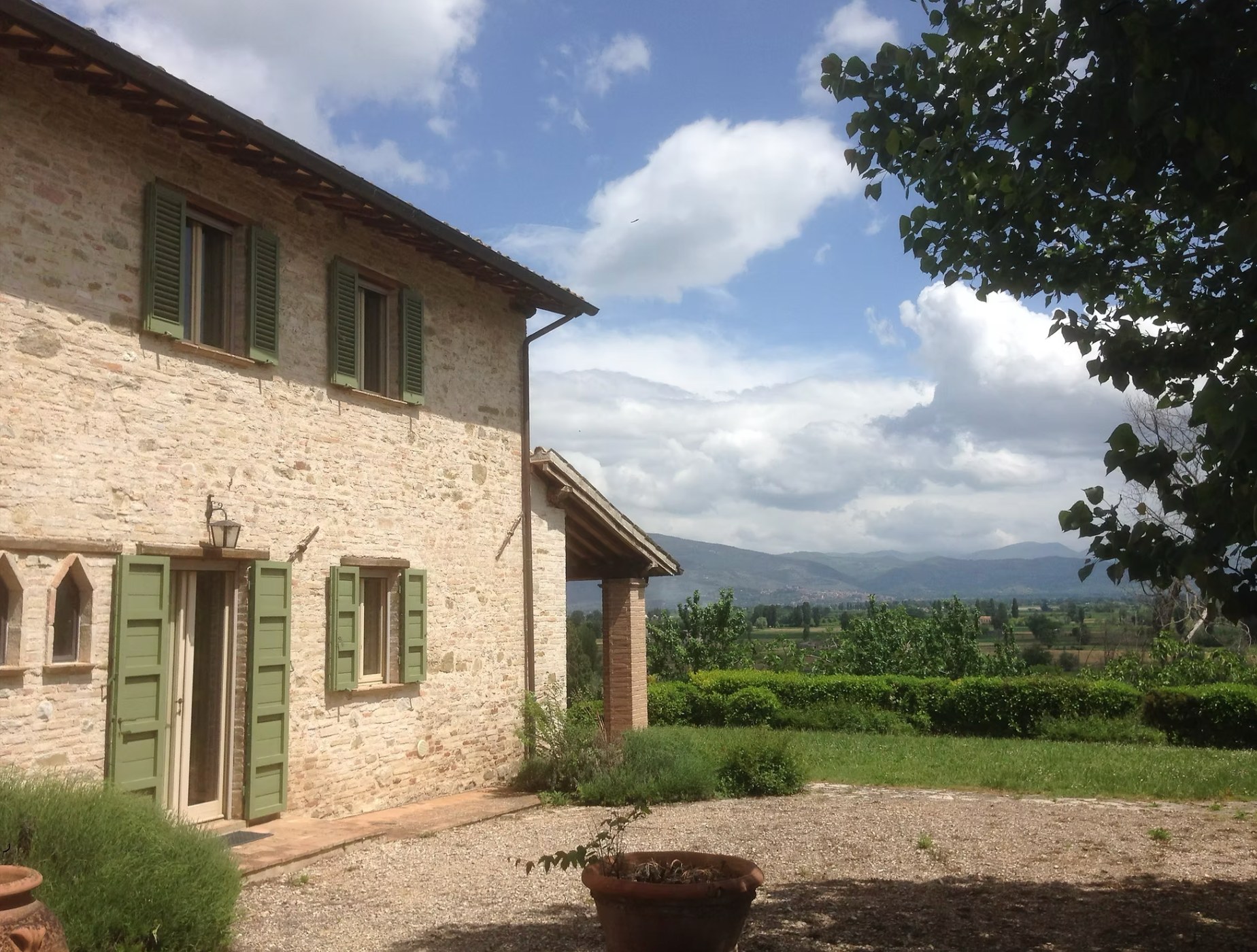 Lunabell B&B, an 18th-century farmhouse near Assisi, Italy